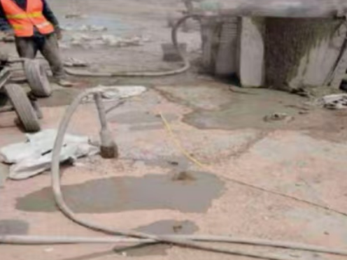 环江水泥混凝土路面板底注浆技术 路面脱空注浆整治方案